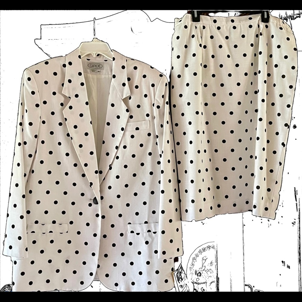 Women’s polka dot suit , size 18